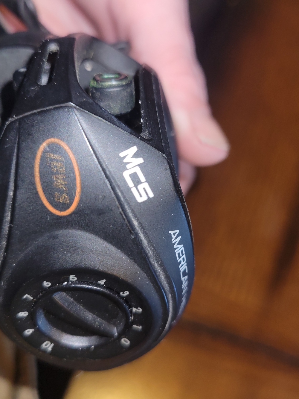 Lew's American Hero Baitcasting Reel in Gunmetal and Blue - Picture 2 of 7